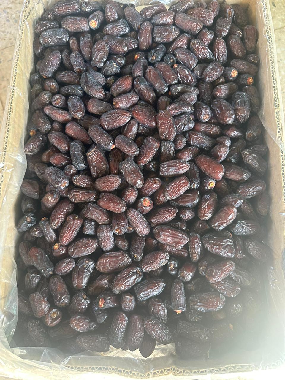 Koyu renk seçkin hurmalar